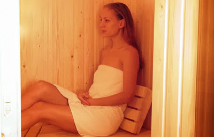 vrouw in sauna